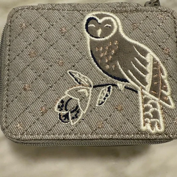 Vera Bradley Owl Embroidered Gray Quilted Twill Travel Pill Case Organizer NWOT - Picture 4 of 5